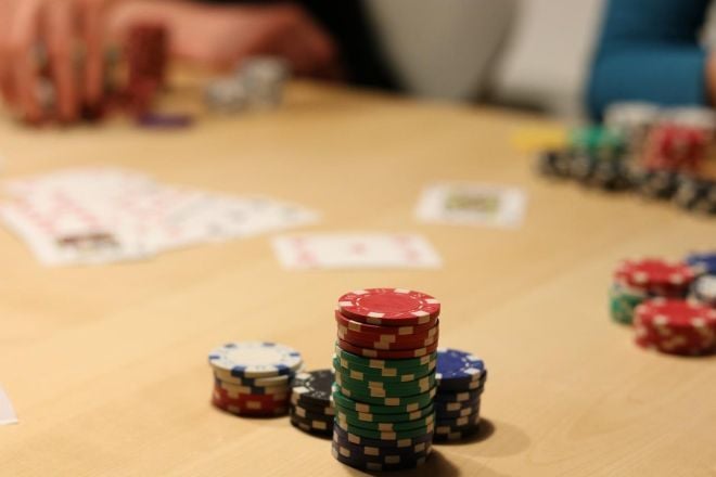 ¿Cómo jugar al Texas Hold’em? Aprende las reglas de esta variedad de poker - -